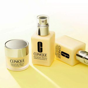 آبرسان و پرایمر پوست چرب کلینیک